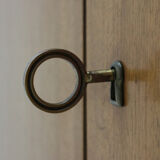 Buffet en noyer des années 50 avec base en acier en filigrane