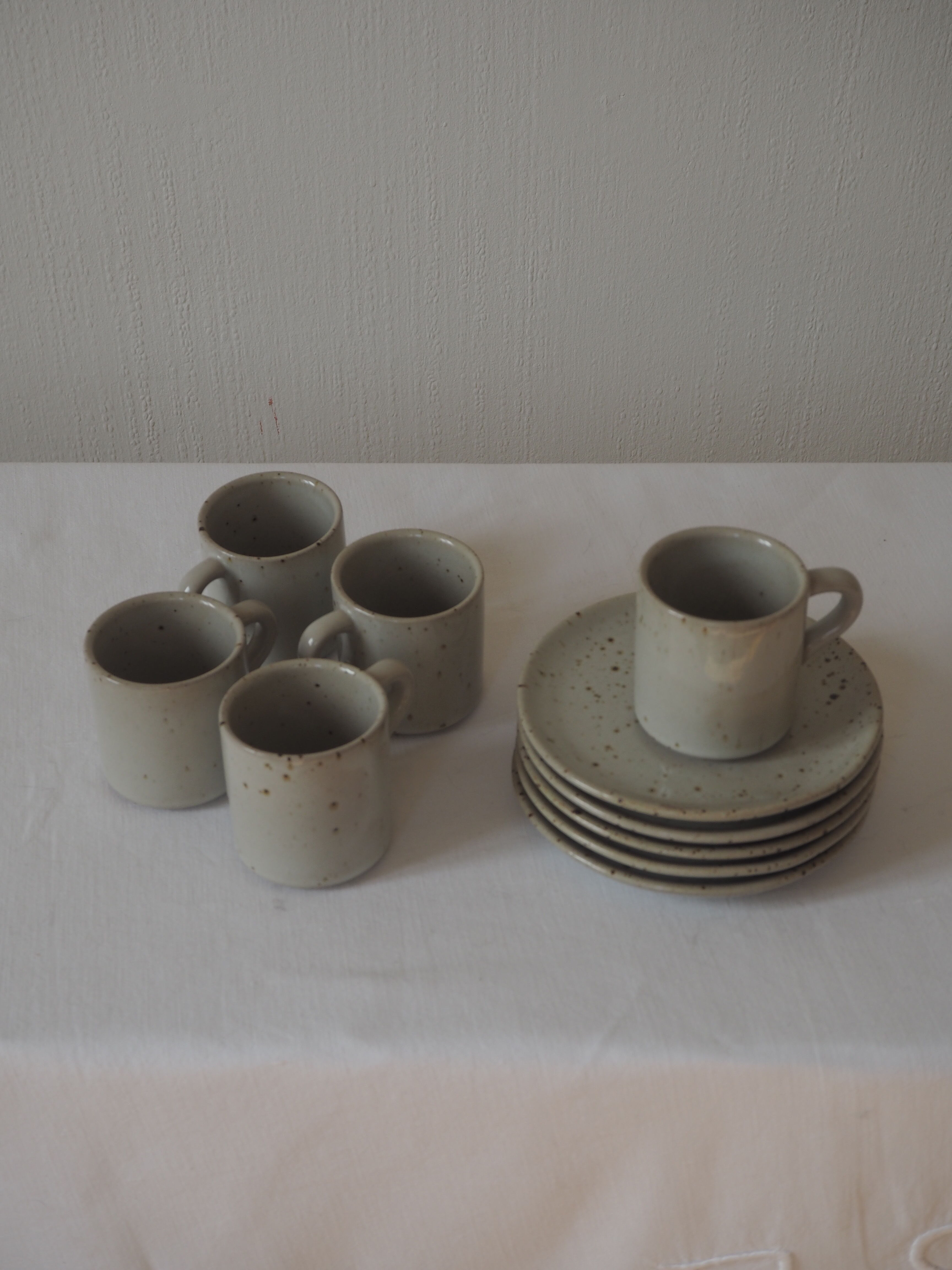 Set de 5 tasses à café en grès du Marais avec soucoupes