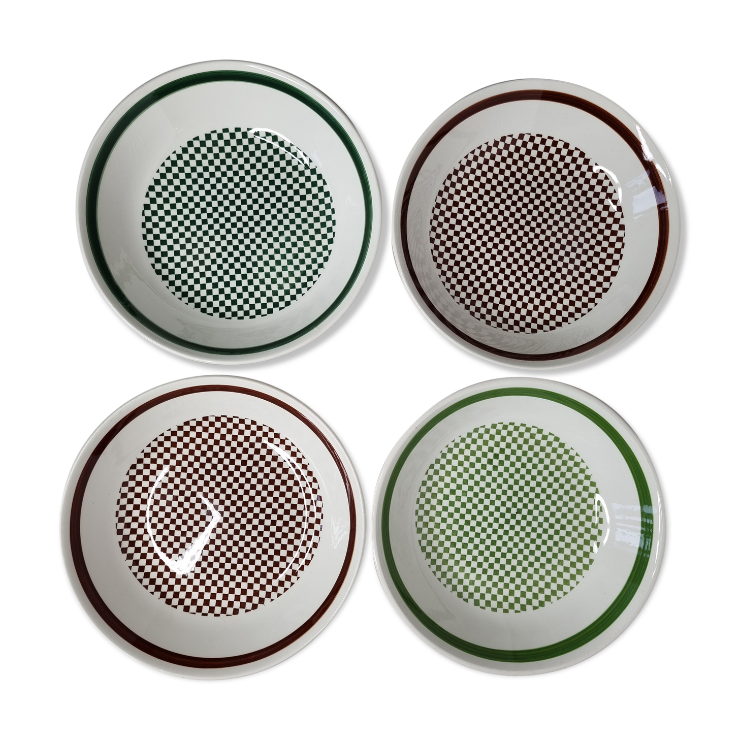 Set of four hollow plates with checkerboard decoration of the faience factory of Gien, 20 cm