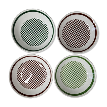 Set of four hollow plates with checkerboard decoration of the faience factory of Gien, 20 cm