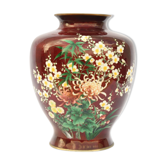 Vase in partitioned Japan