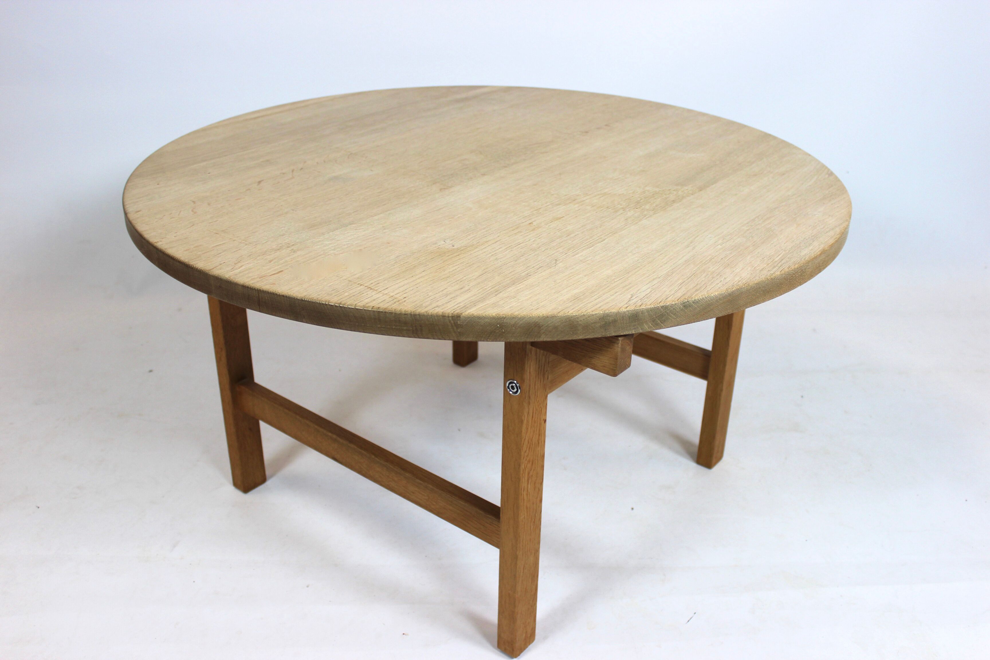 Table basse de chêne conçue par Hans J. Wegner et fabriquée par PP. Meubles dans les années 1960.