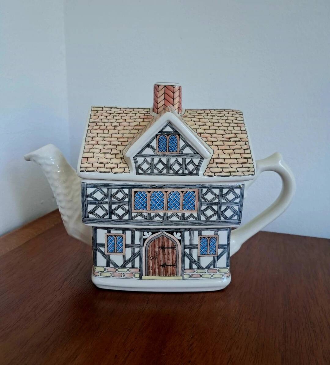 Théière anglaise  tudor house Années 1990