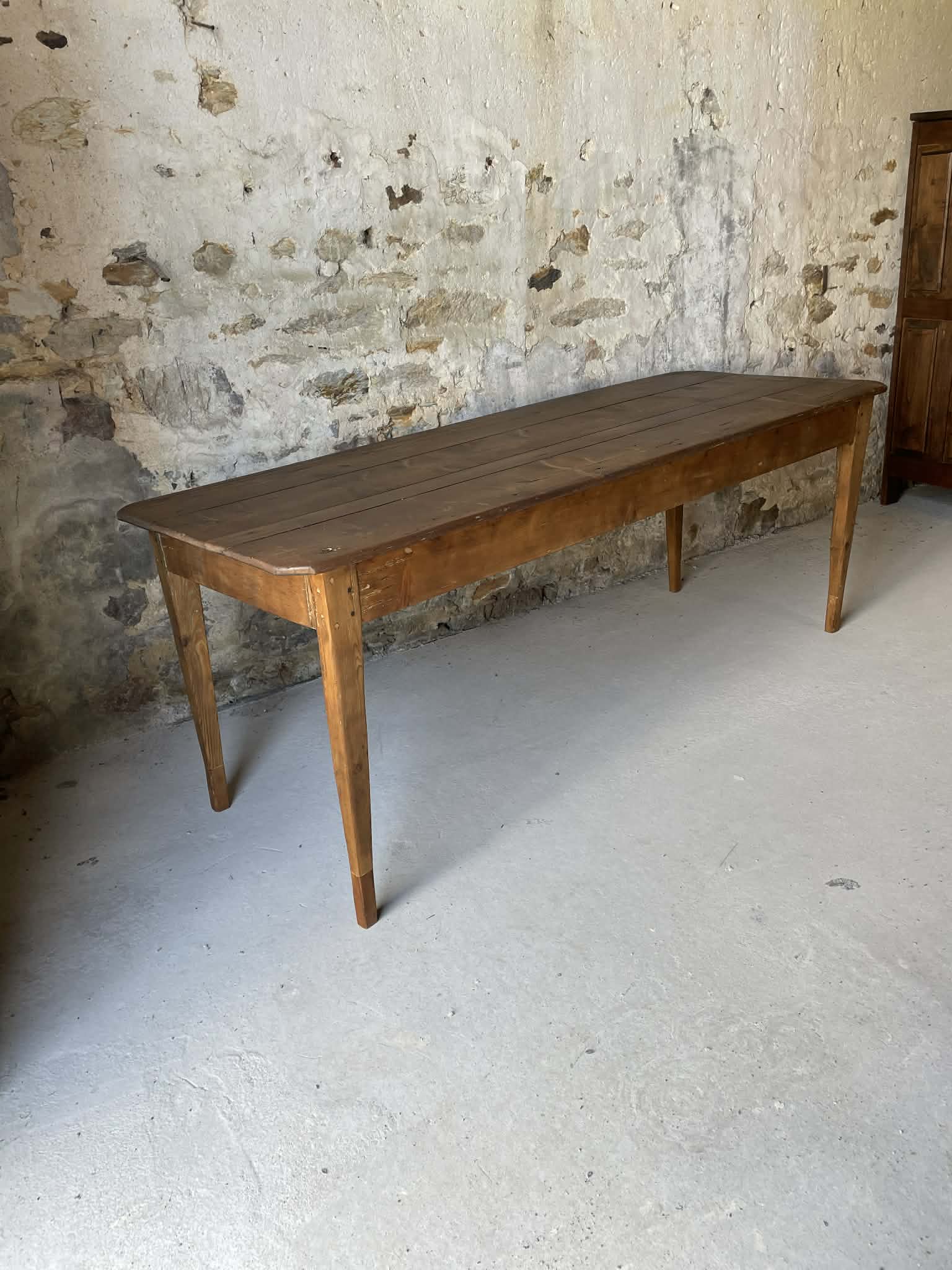 Antique wooden table with tapered legs – 200 cm