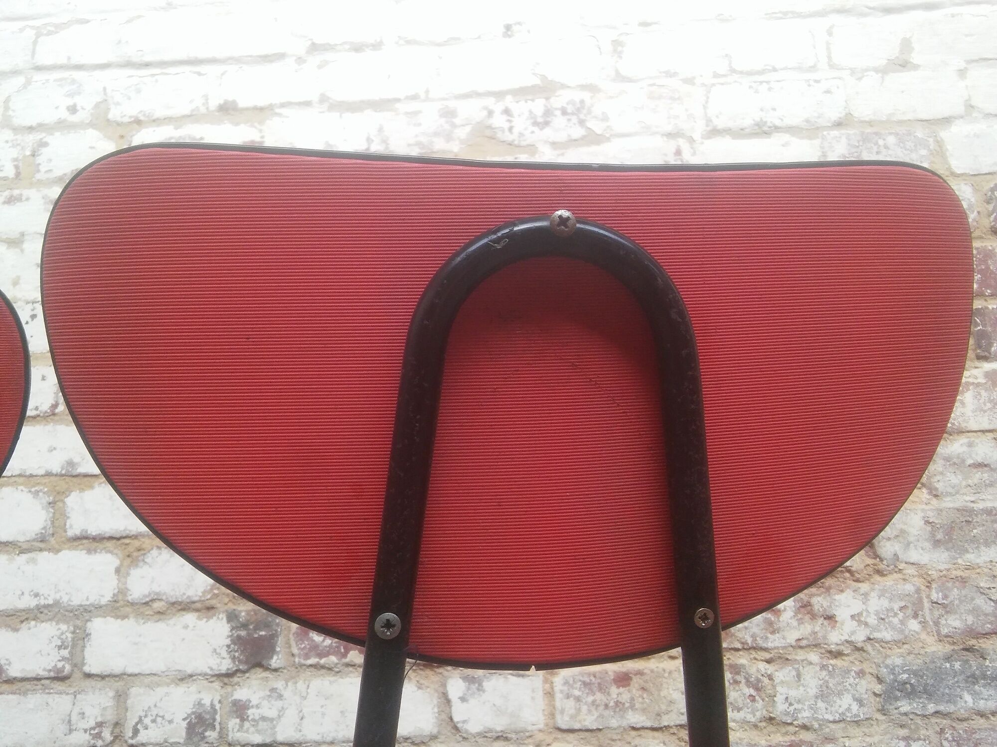 Lot of 6 red chairs in faux leather metal compass feet