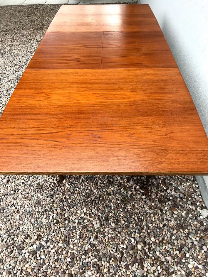 Expandable table 1970