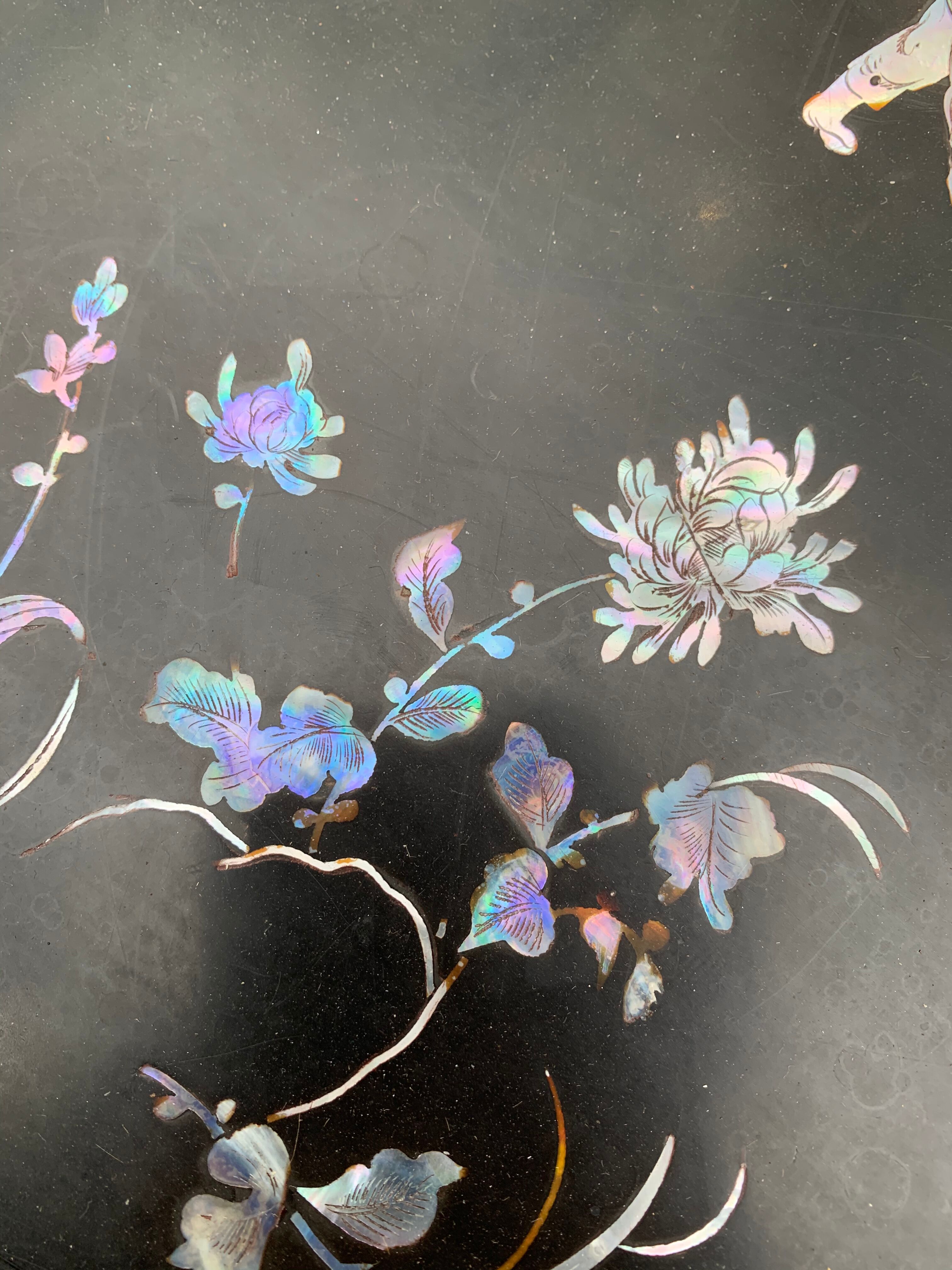 Chinese coffee table lacquered and mother-of-pearl