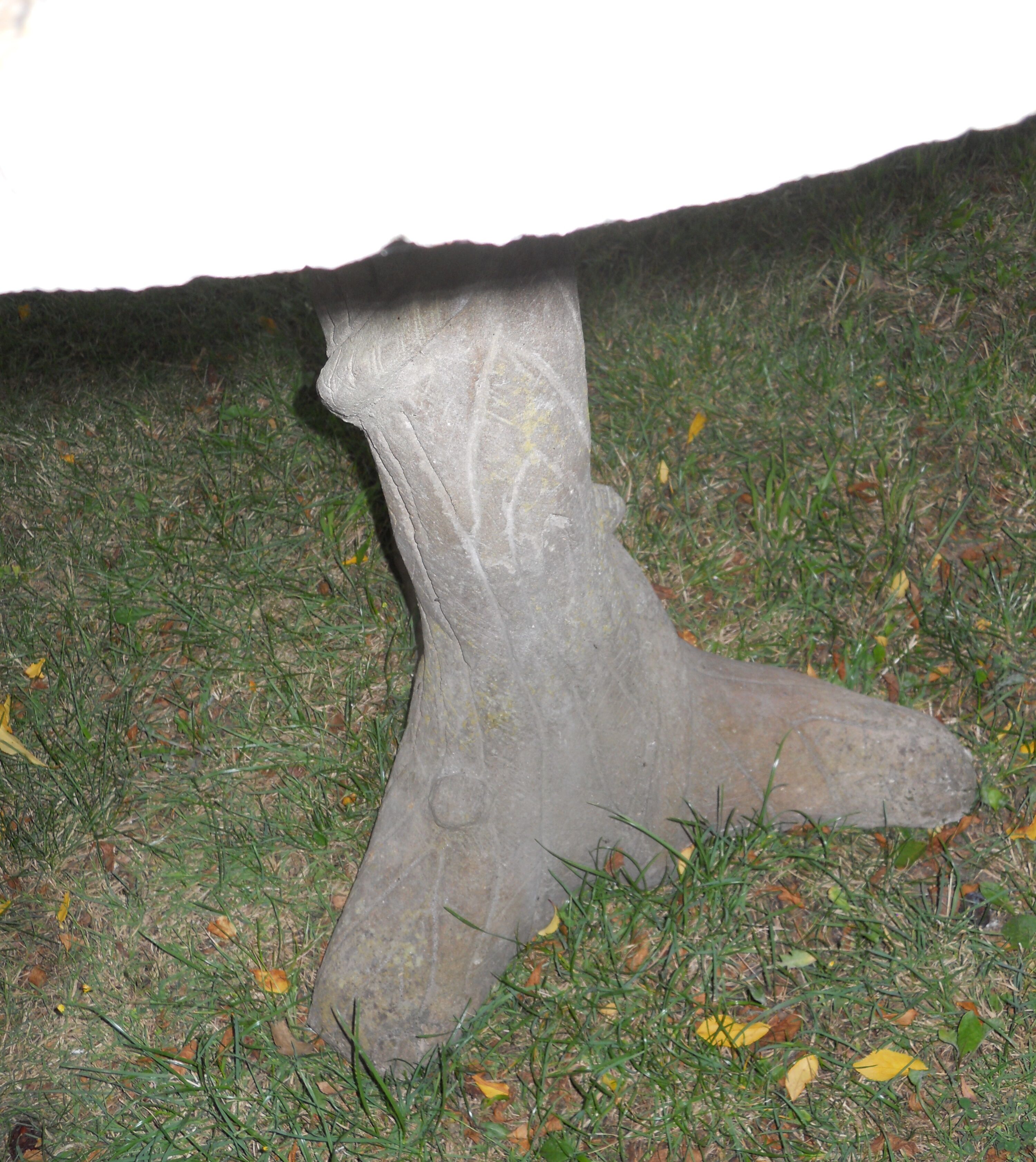 Foot cement garden table shape trunk