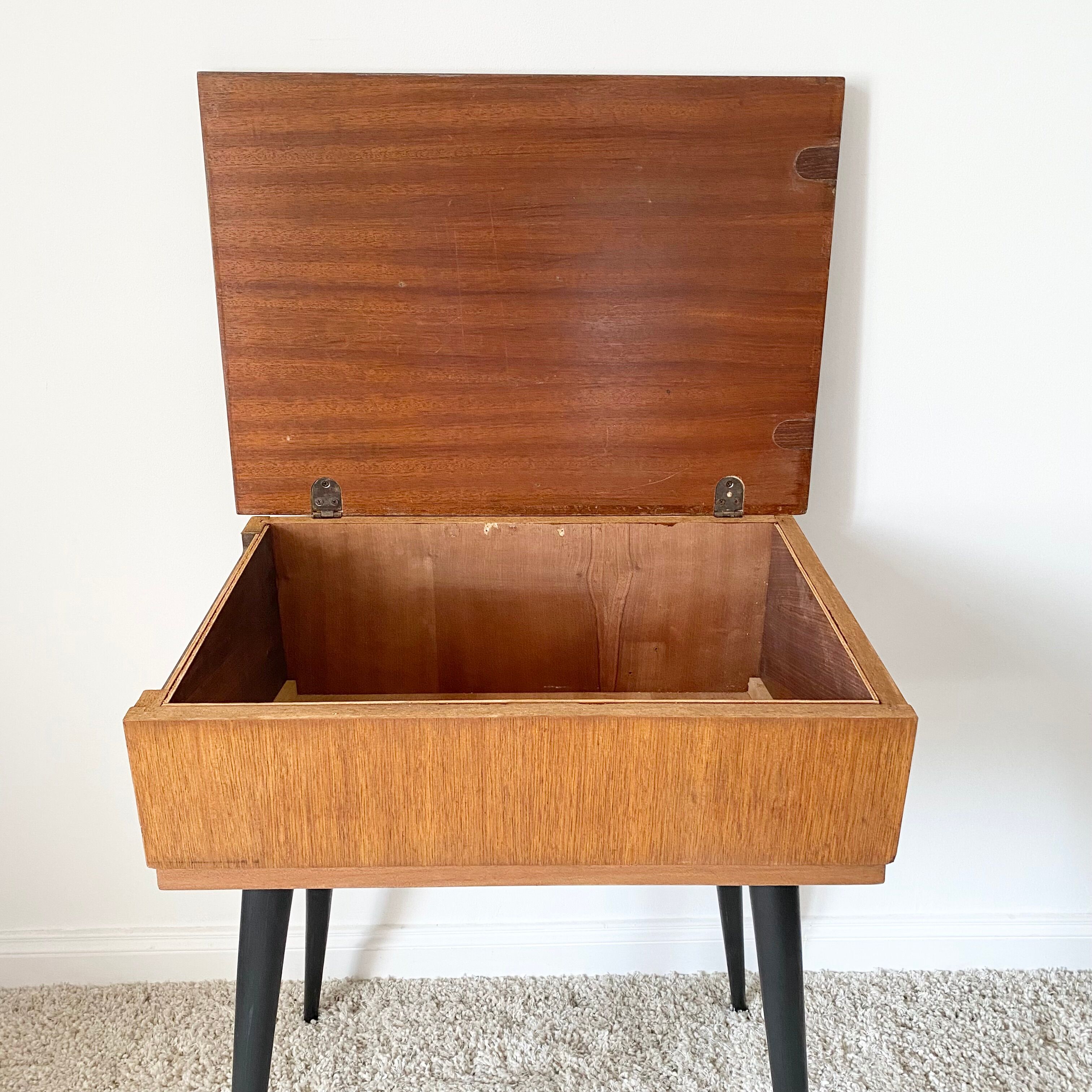 Vintage console desktop