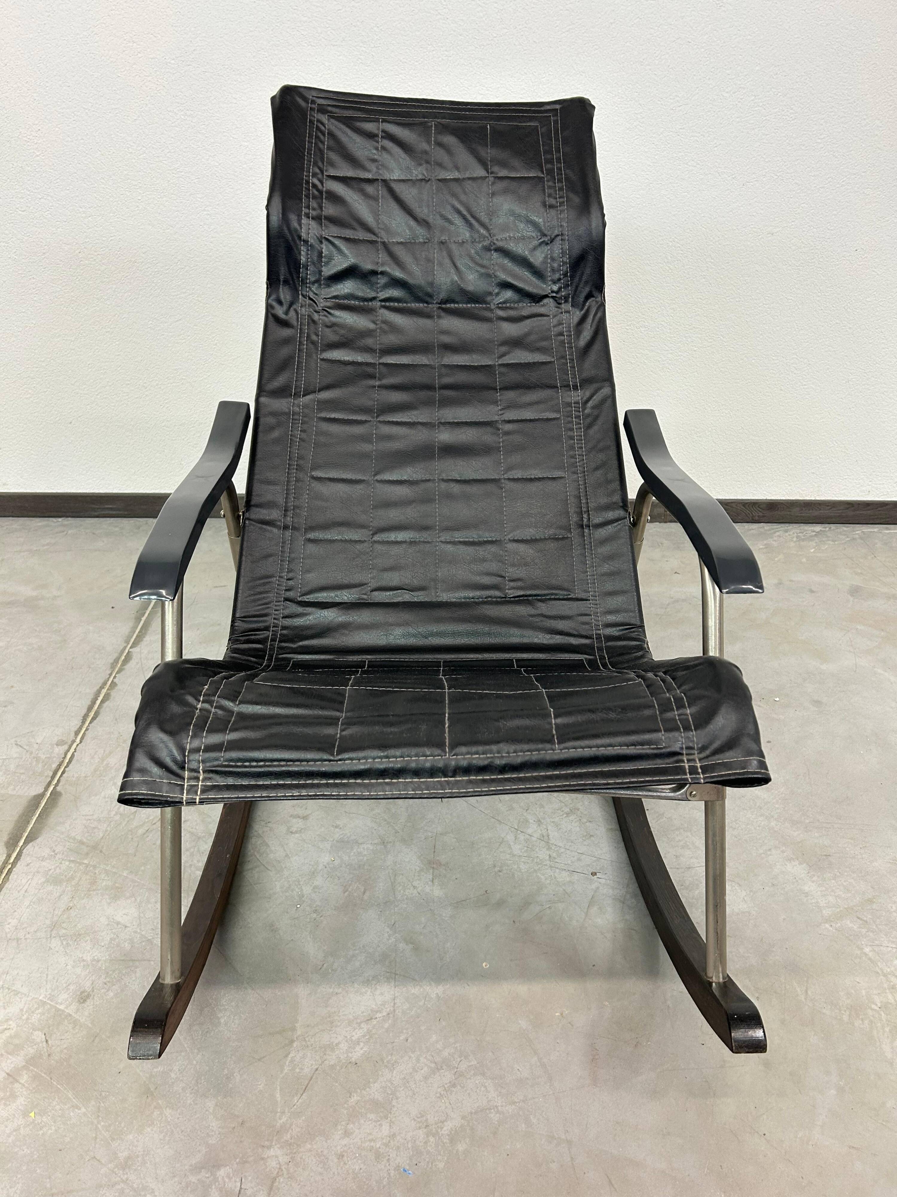 Japanese folding rocking chair by Nii Takeshi