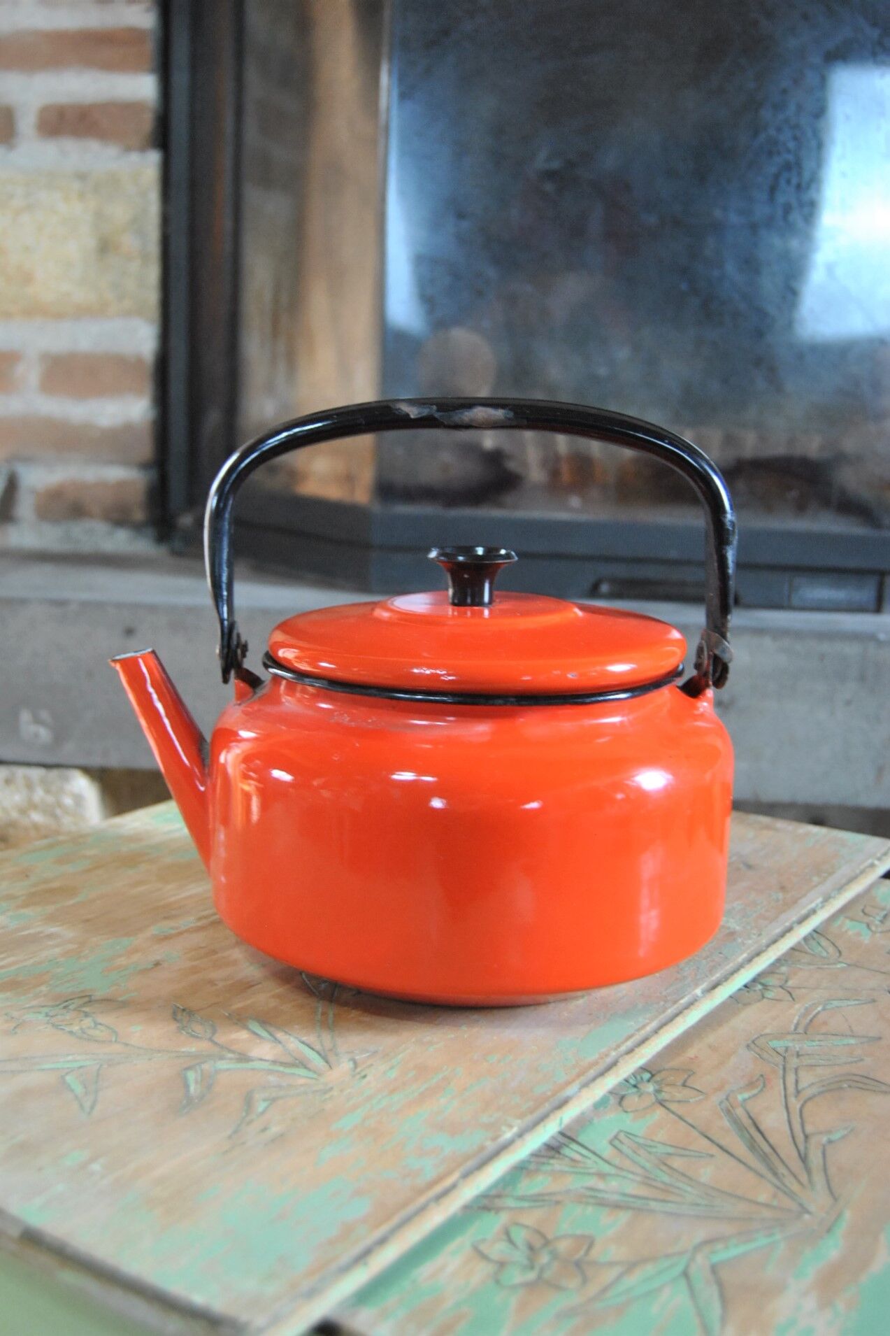 Orange enamelled kettle 60s/70s