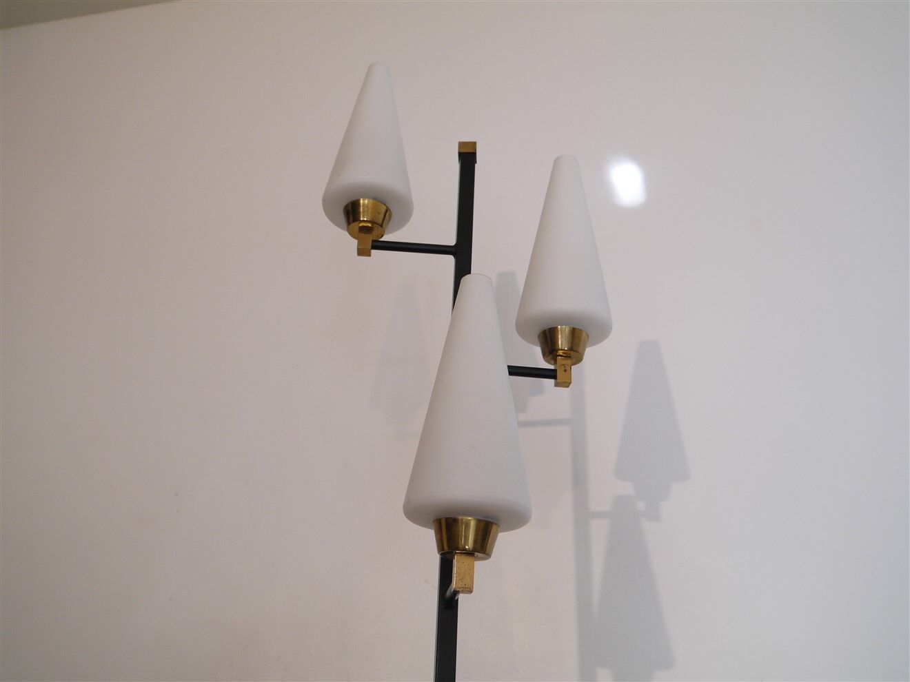 Vintage three-light floor lamp, in brass and opaline metal 1960