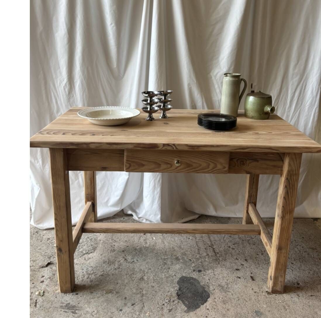 Solid raw pine dining table — 120 cm