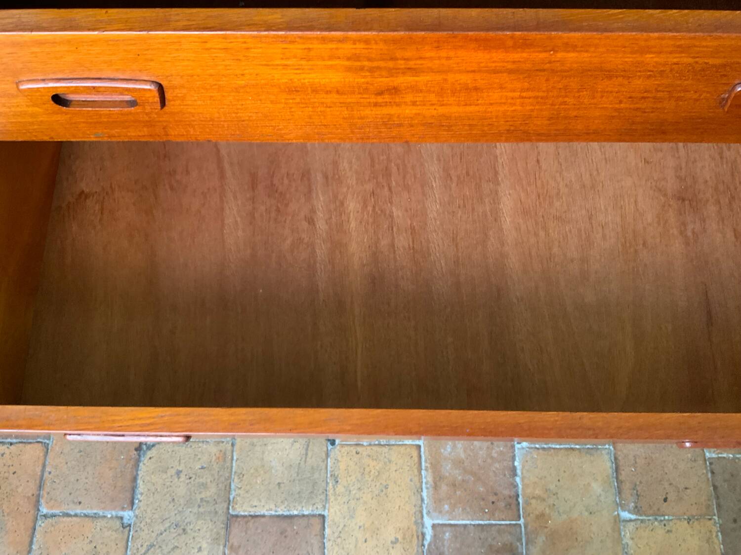 Scandinavian secretary