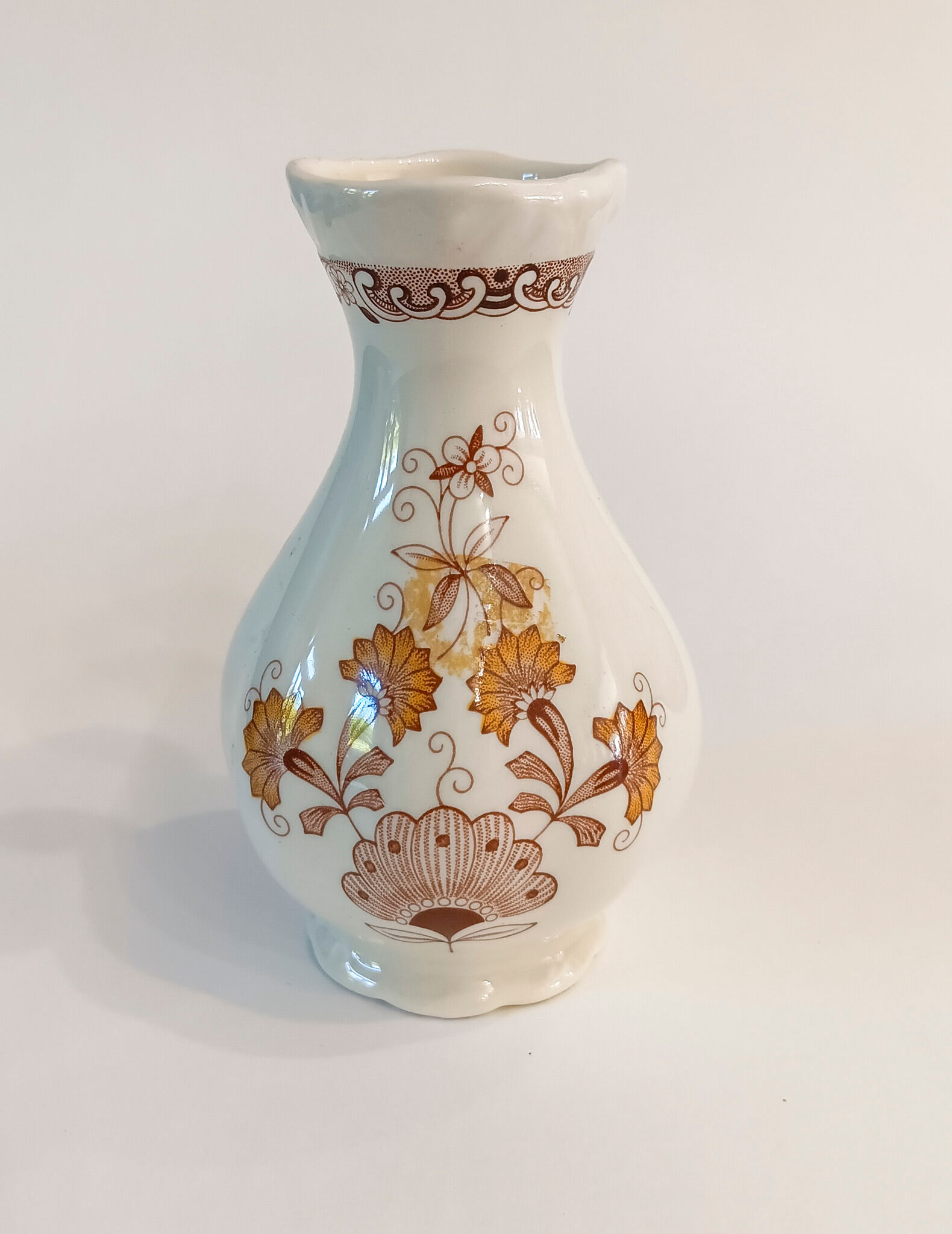 Small English porcelain vase Adams pattern Cornwall. Floral pattern.