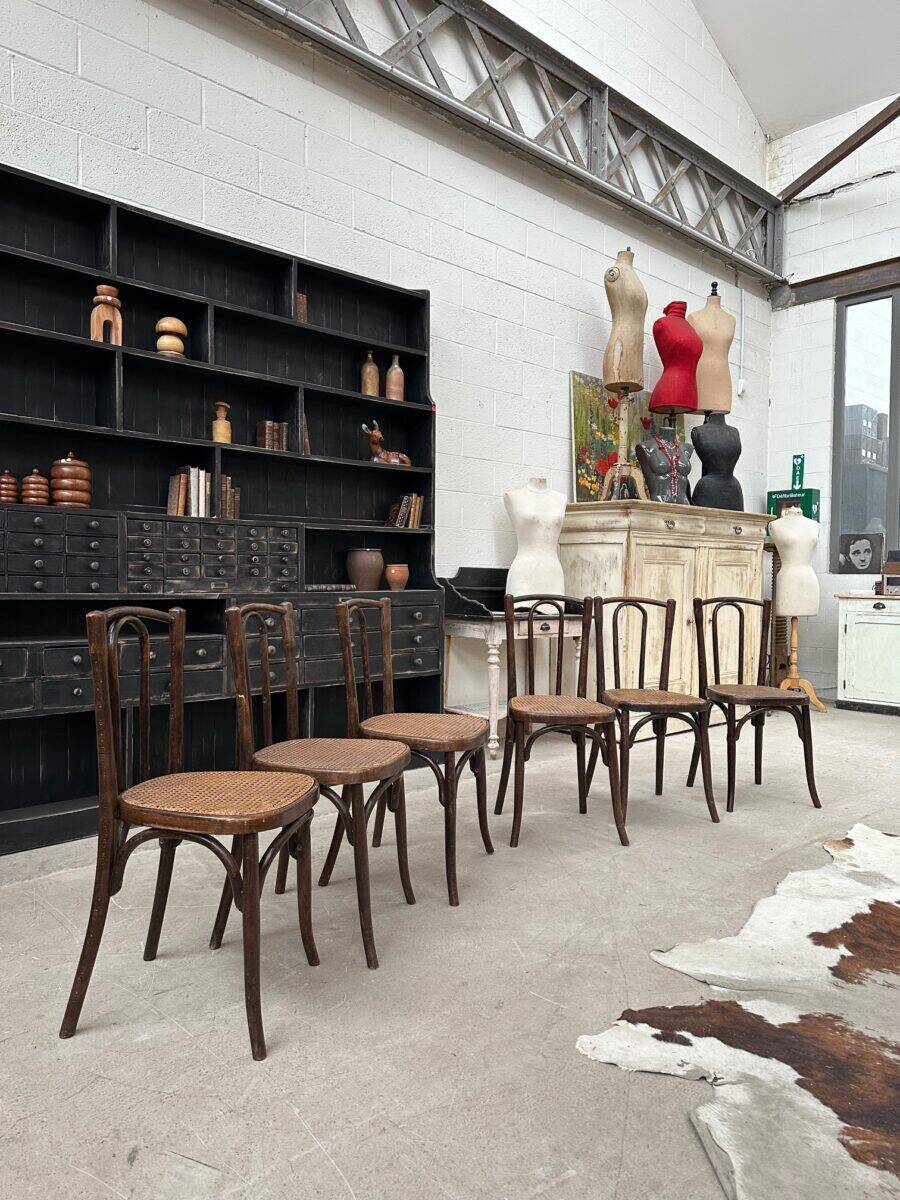 Suite de 6 chaises de bistrot FISCHEL