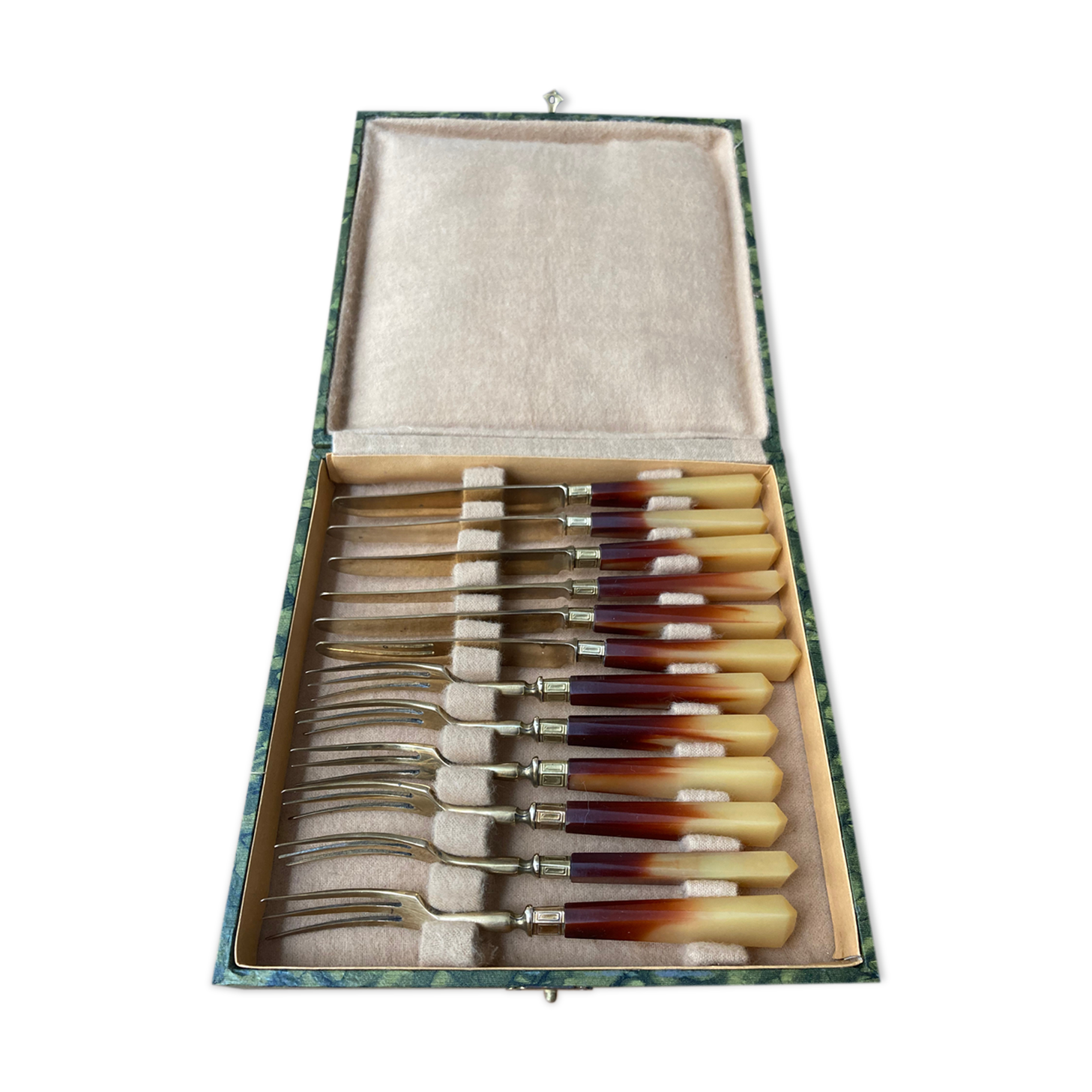 Set of 12 cutlery with golden ancient fruits