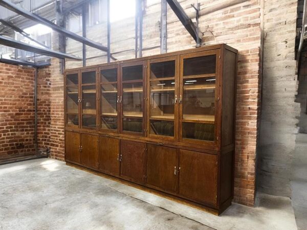 Vitrine industrielle XL vintage haute / armoire de laboratoire / armoire