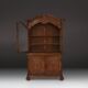 Vaisselier vitré en bois sculpté, Belgique, XVIIIe siècle