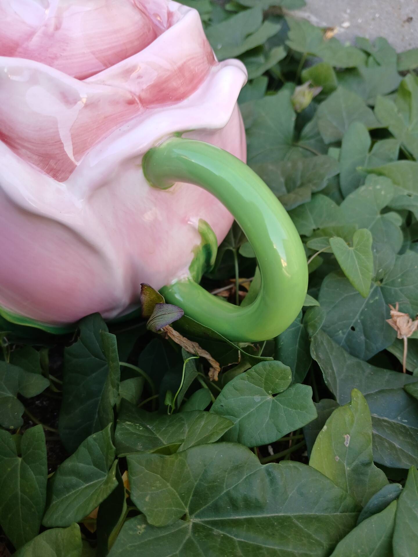 Théière en forme de rose