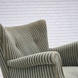 Fauteuil danois des années 1960, revêtement en velours vert, pieds en chêne.