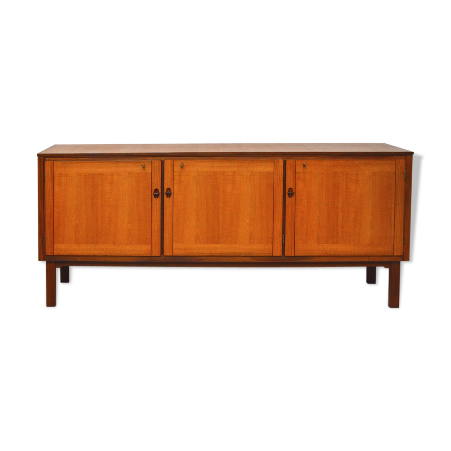 Row 3 doors clear teak, 1960