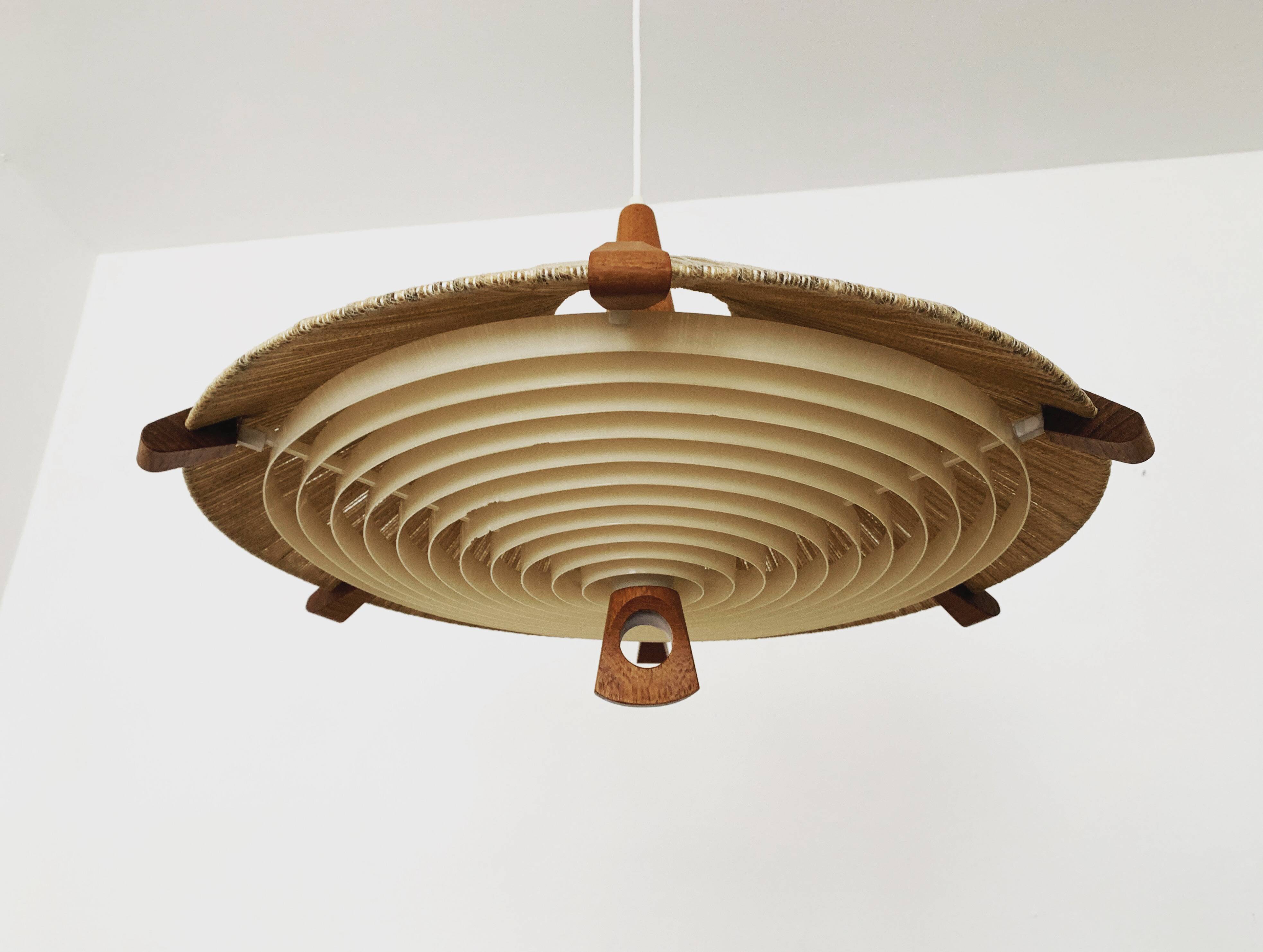 Suspension en sisal et teck par Temde