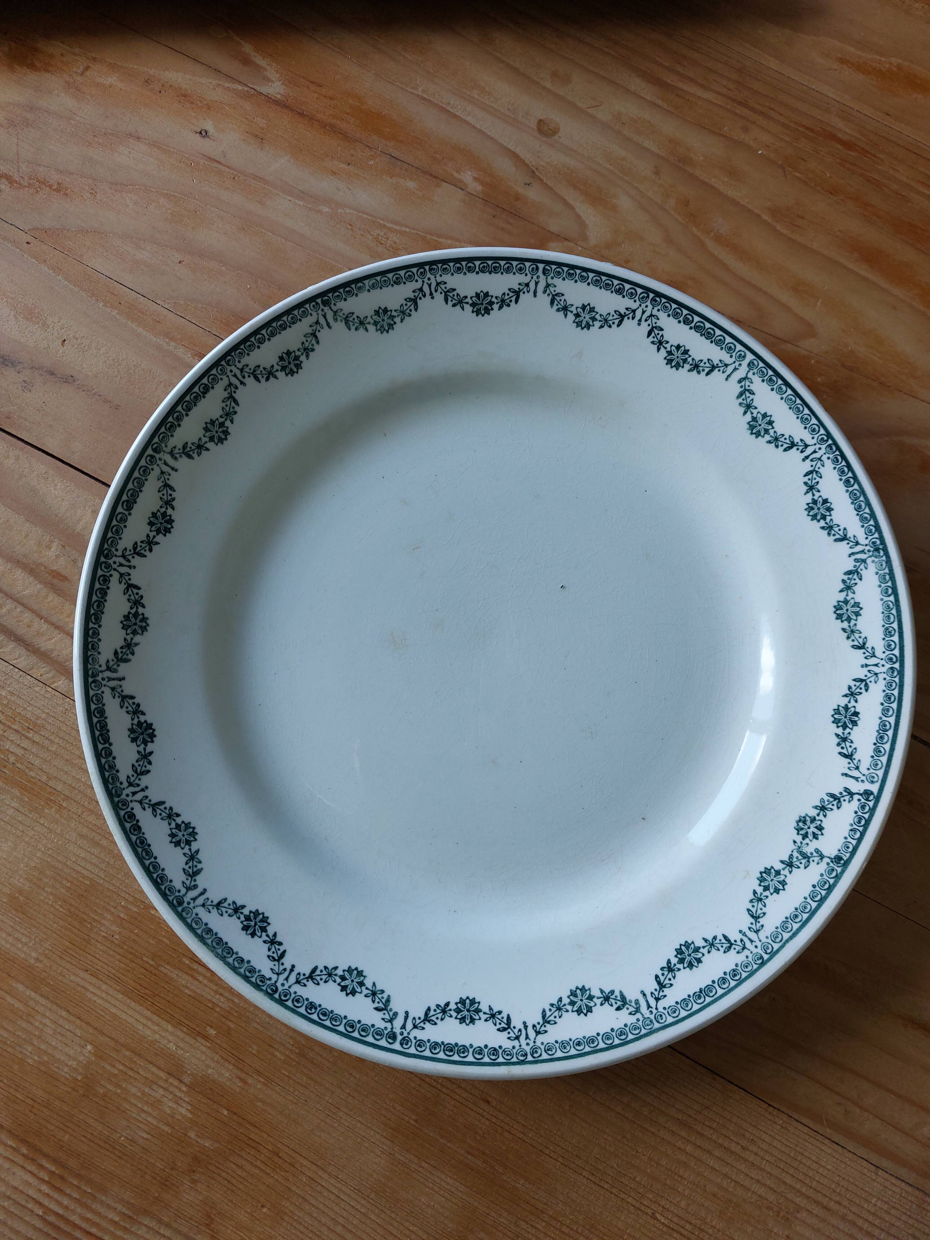 Lot de 6 assiettes terre de fer dépareillées tons bleus verts