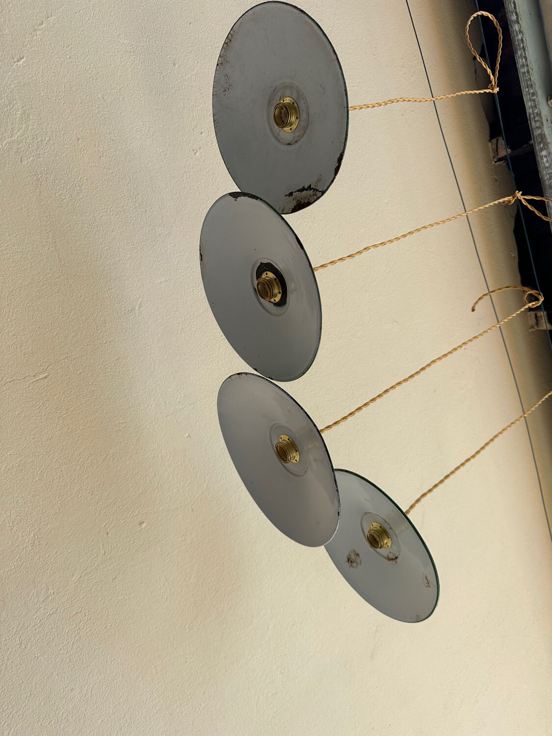 Lot 4 suspensions indus tôle émaillée verte et blanche déco ferme vintage
