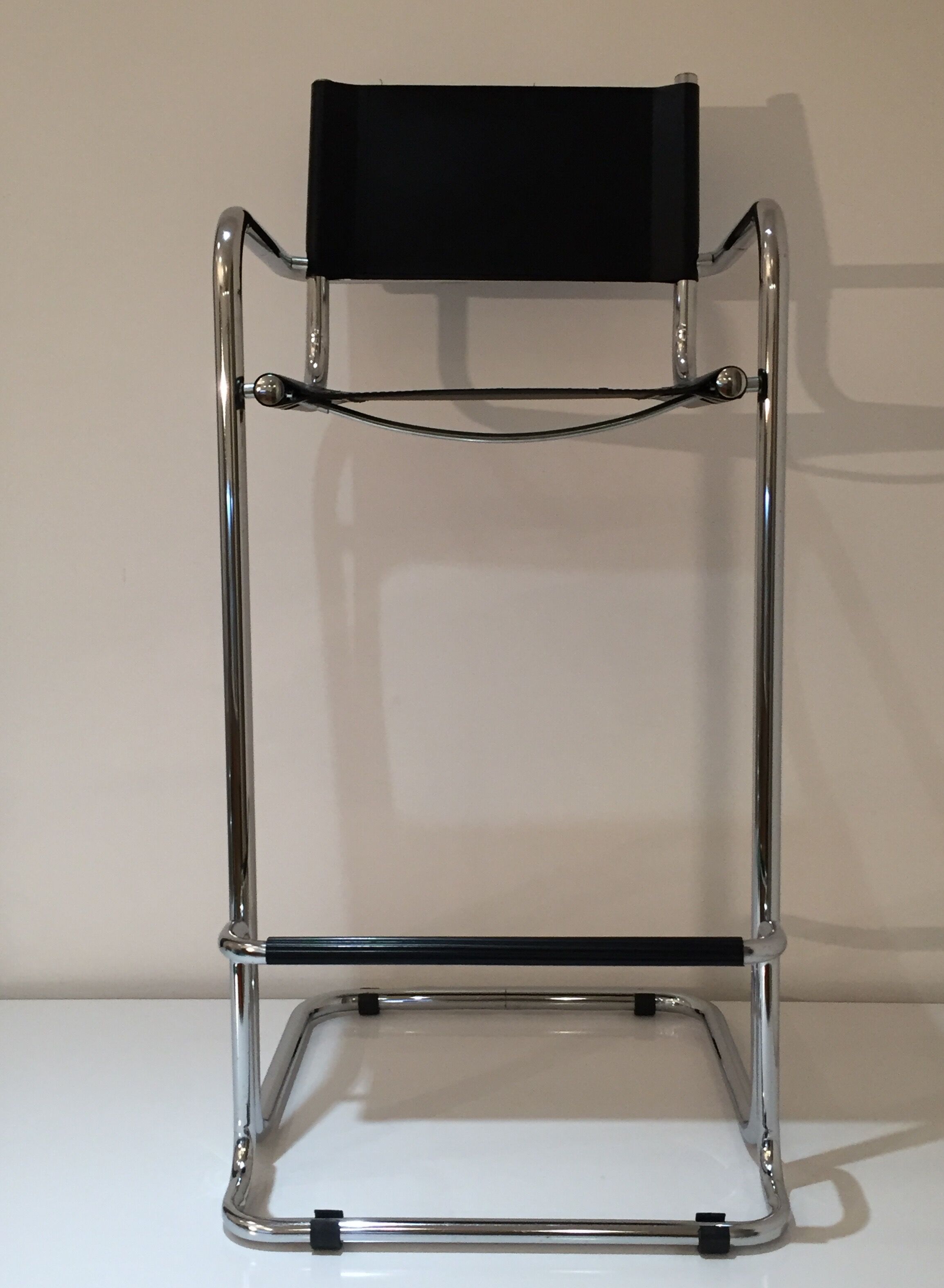 Cantilever design bar