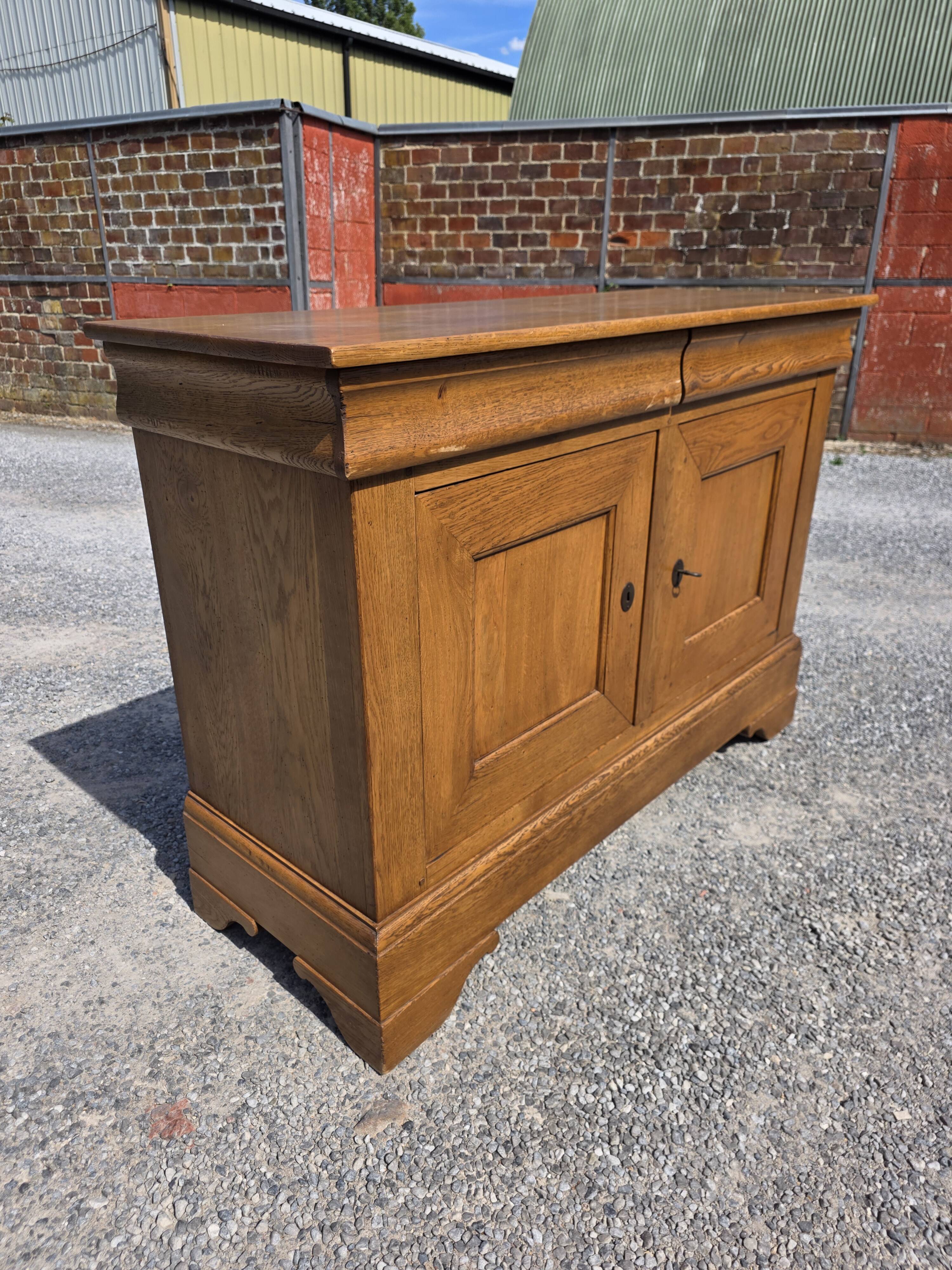 Louis Philippe buffet in solid oak.