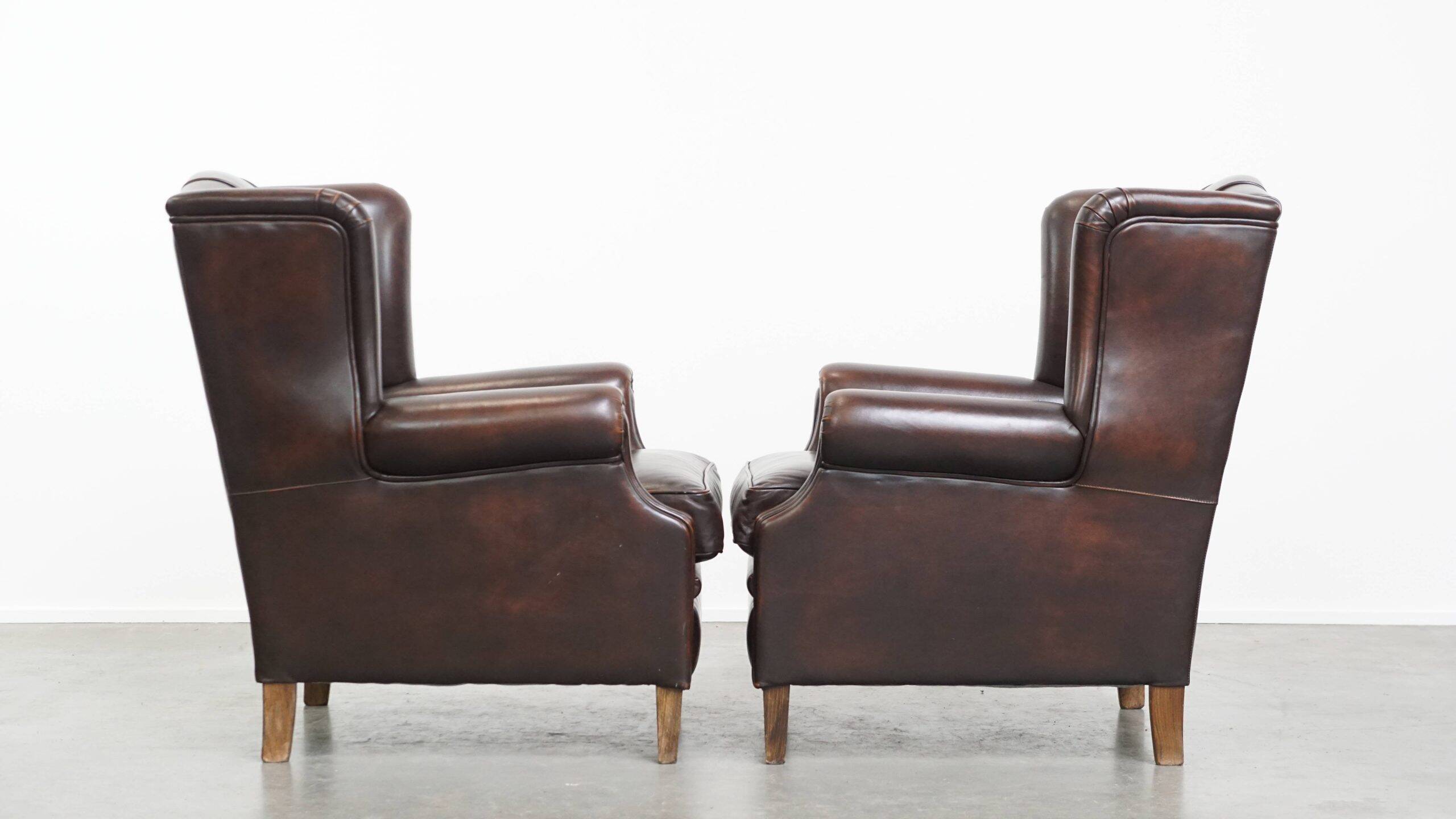 Comfortable and very beautiful set of 2 cow leather wingback armchairs in English style