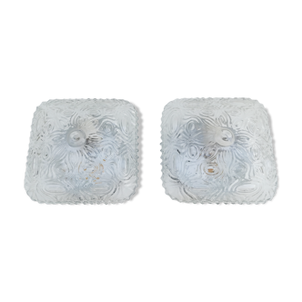 Deux plafonniers en verre des années 60