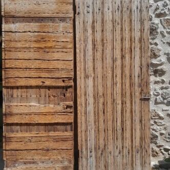 Vieilles portes de granges en bois