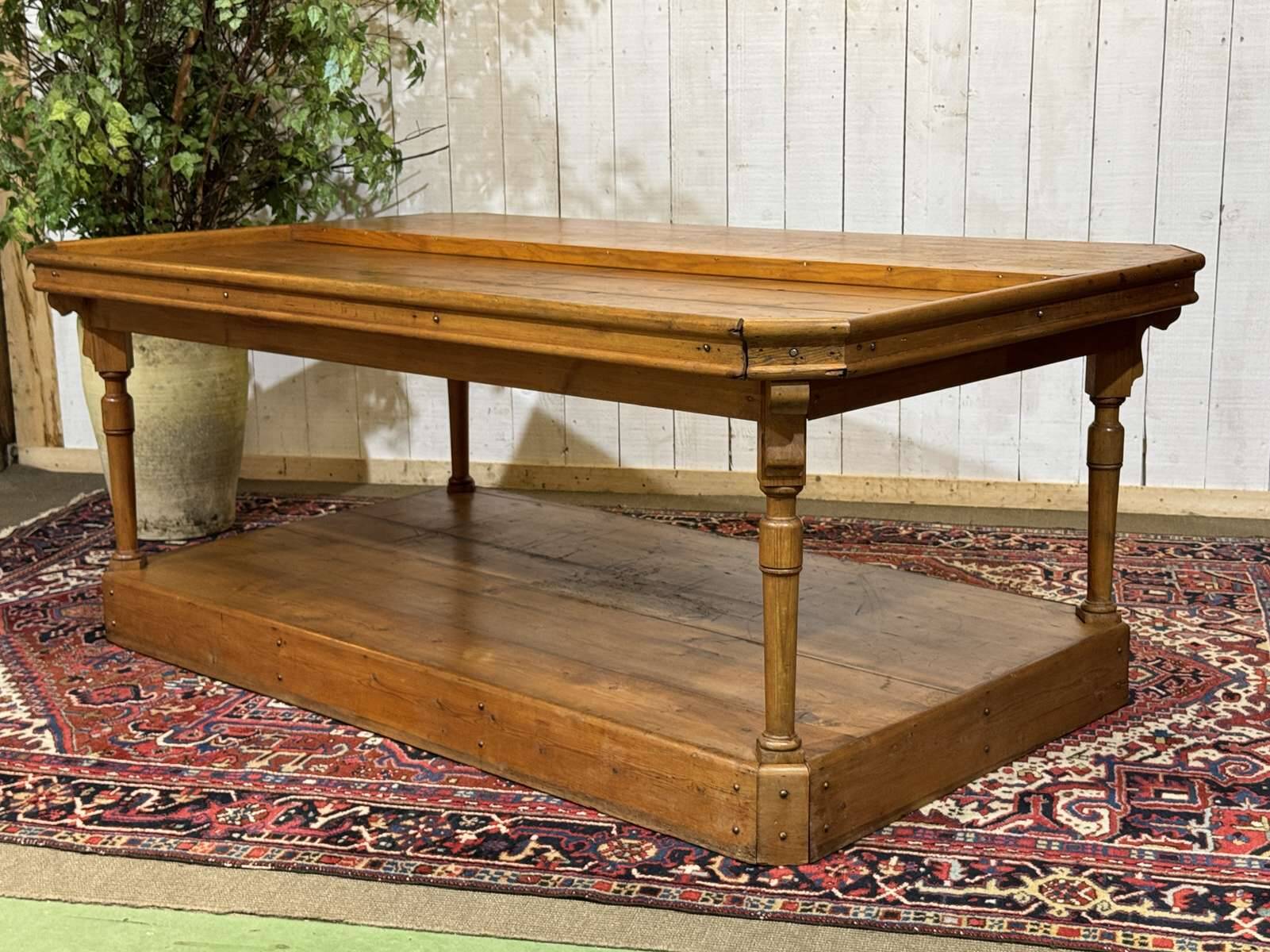 19th-century work table in English pine.