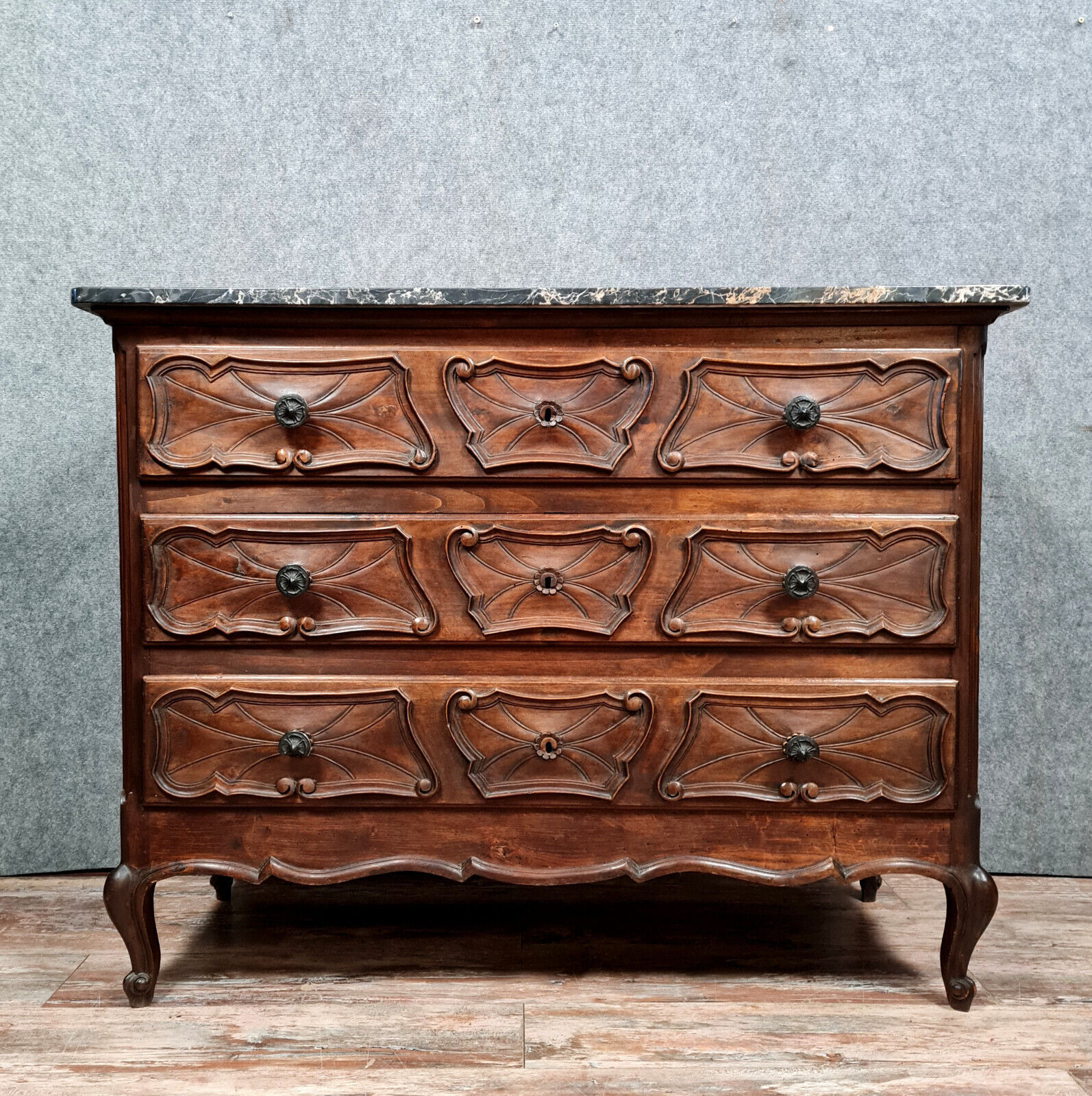 Louis XV Baroque chest of drawers in solid walnut circa 1850-1880