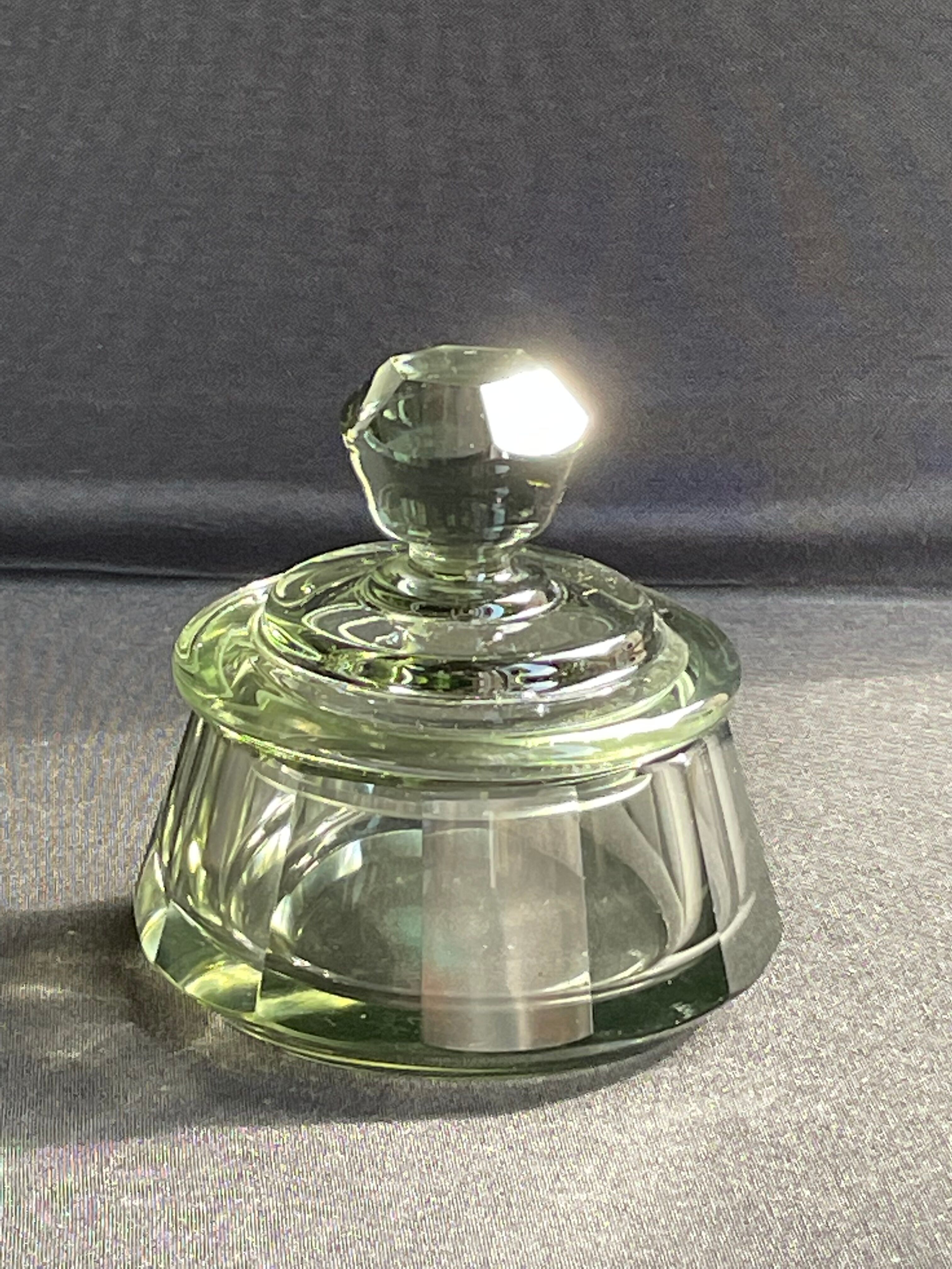 Powder magazine or candy maker made of cut crystal