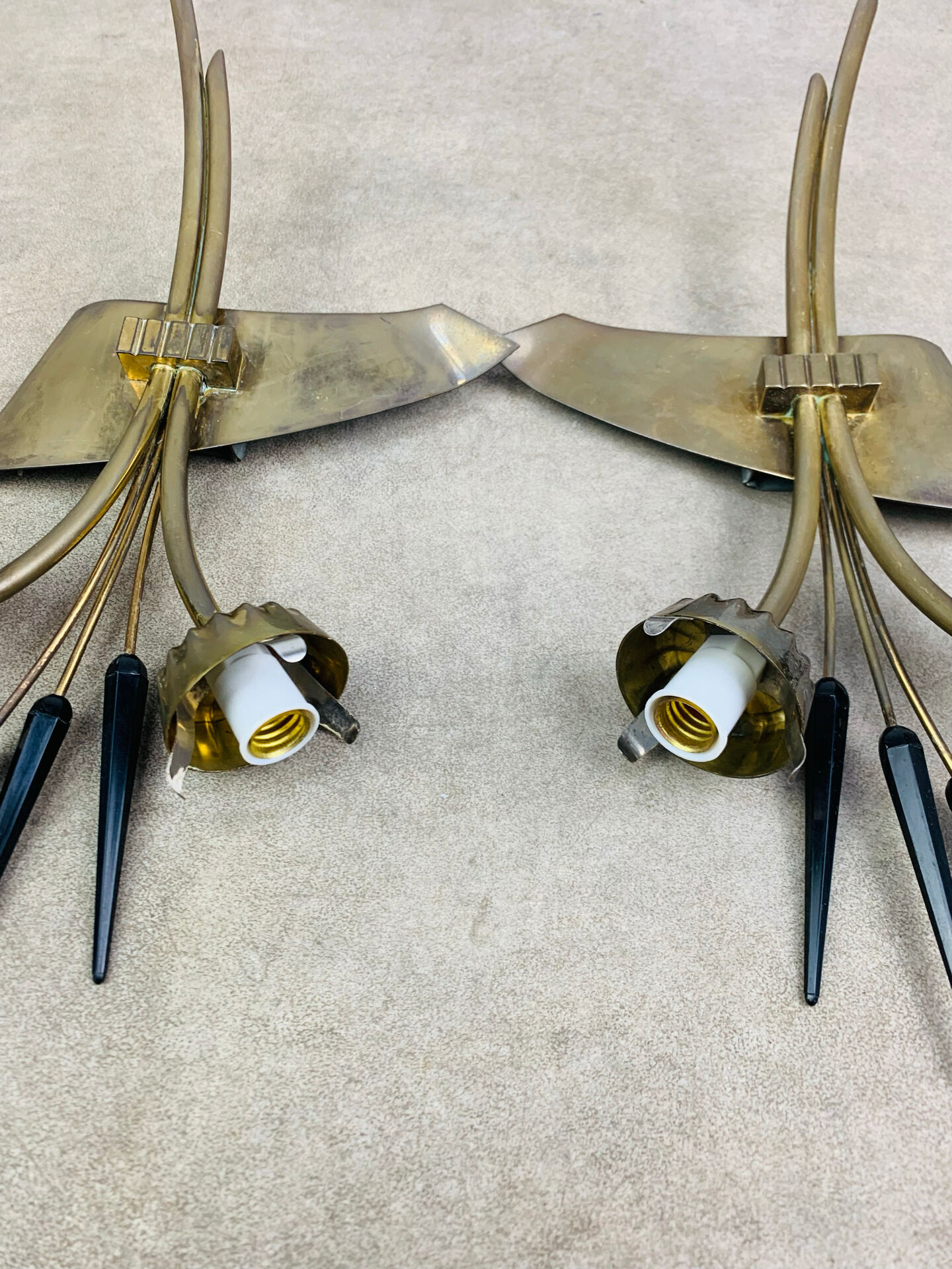 Pair of 1950s wall lights in brass and opaline tulips, Lunel/Arlus