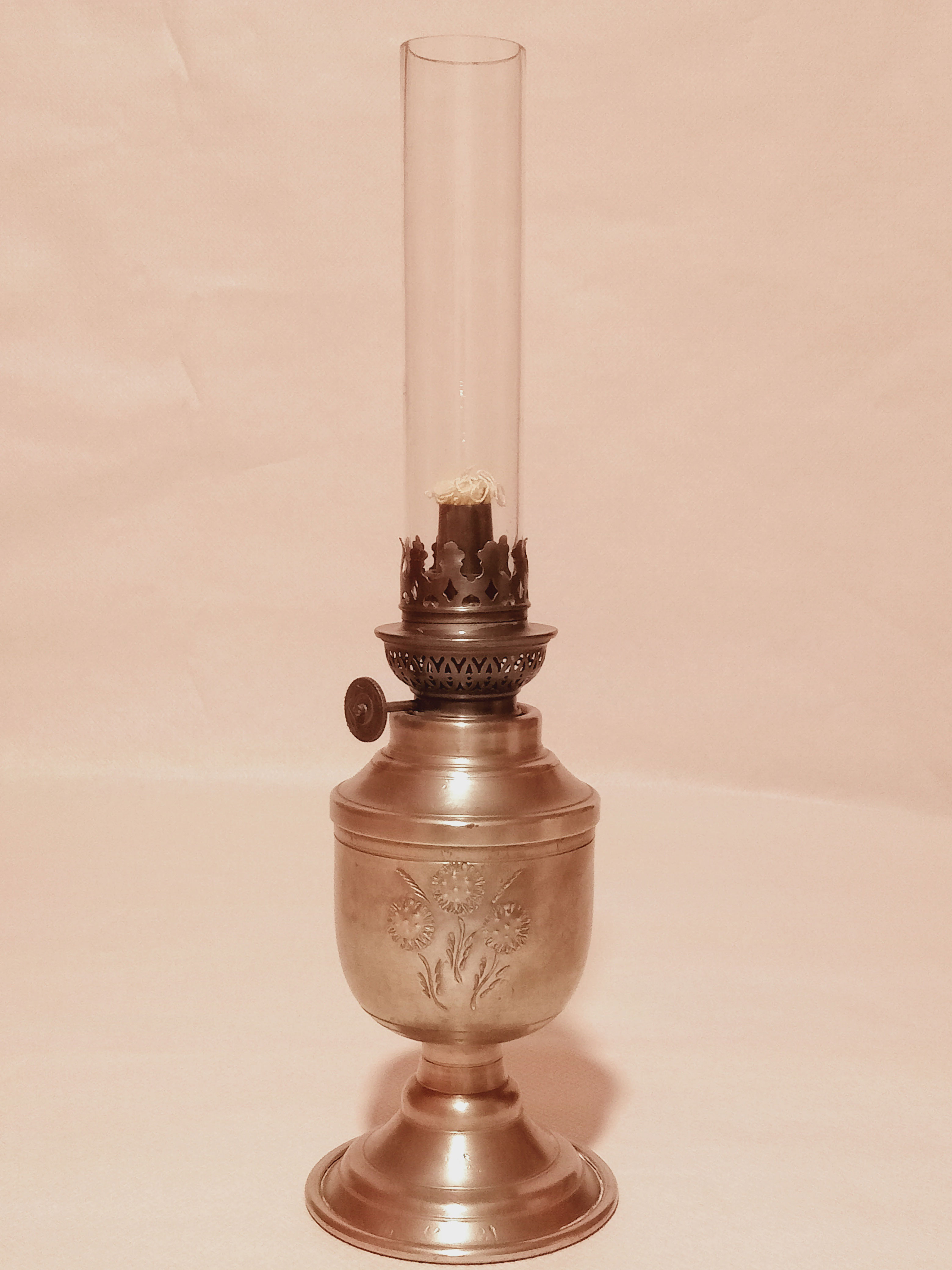 Tin kerosene lamp