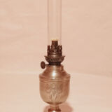 Lampe à pétrole en étain