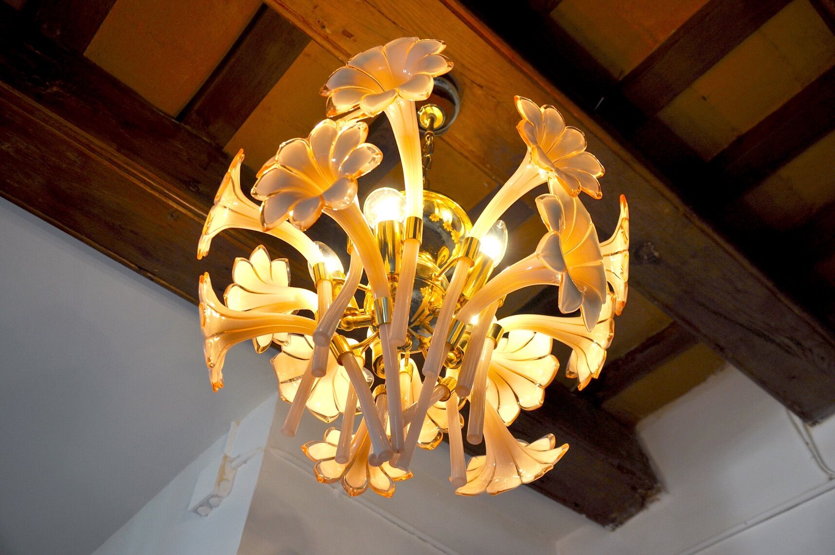 Pink fleur-de-lys chandelier, murano glass, Italy, 1970