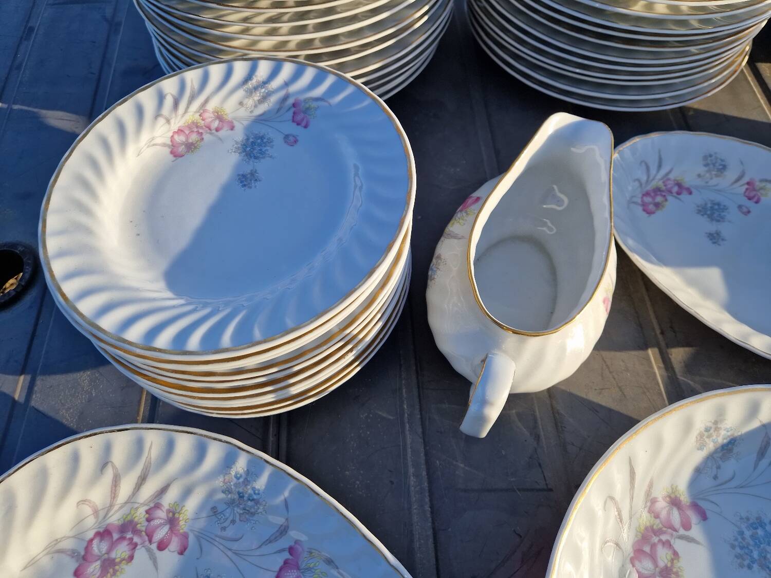 Apulum 54-piece porcelain dinnerware set