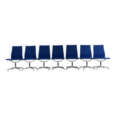 Ensemble de sept chaises de bureau par Charles Eames pour Herman Miller USA design