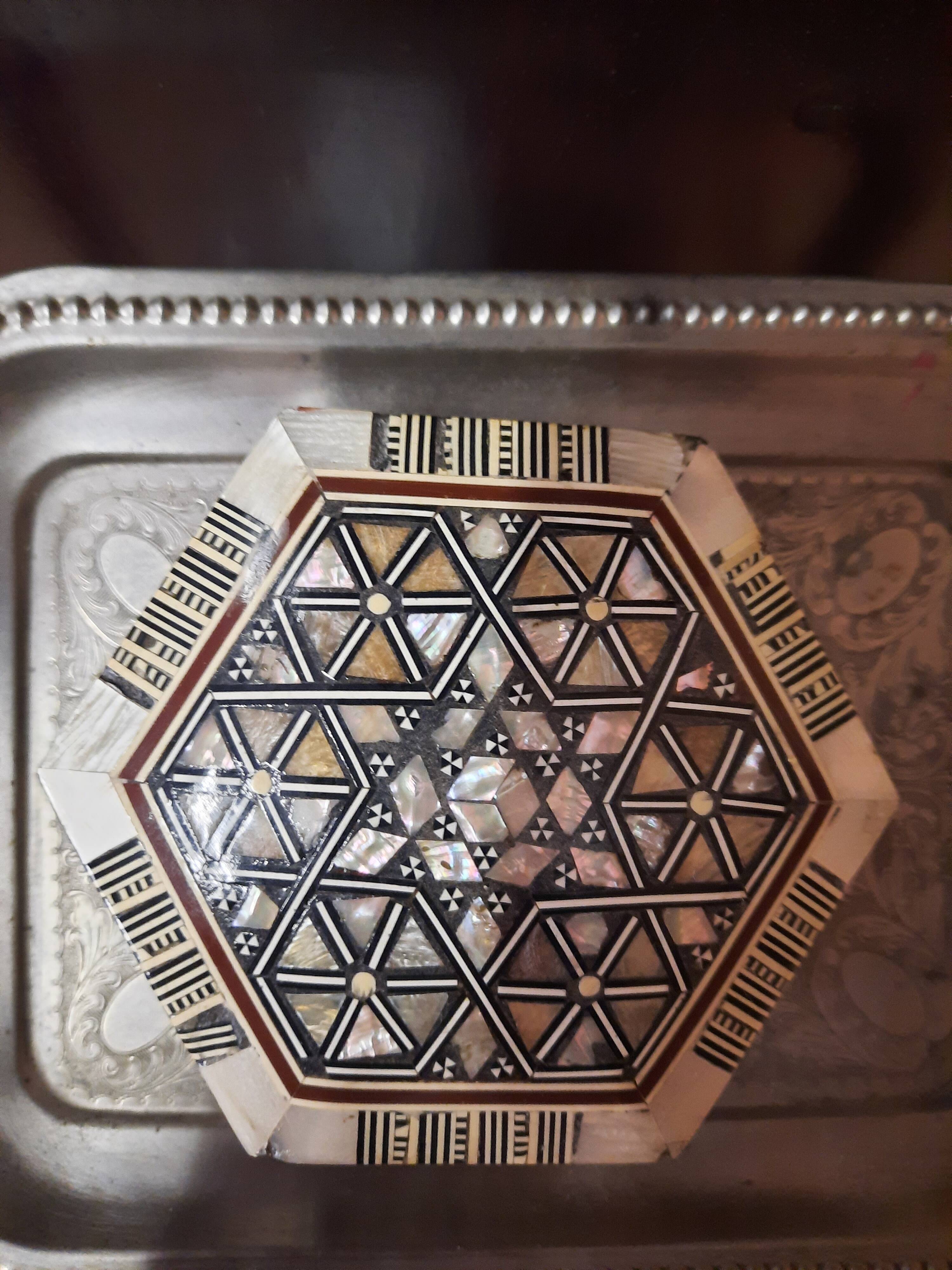 Boite a bijoux en marqueterie de nacre