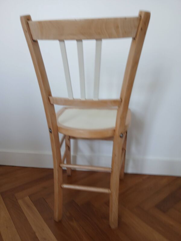 Chaise bois relookée beige porcelaine