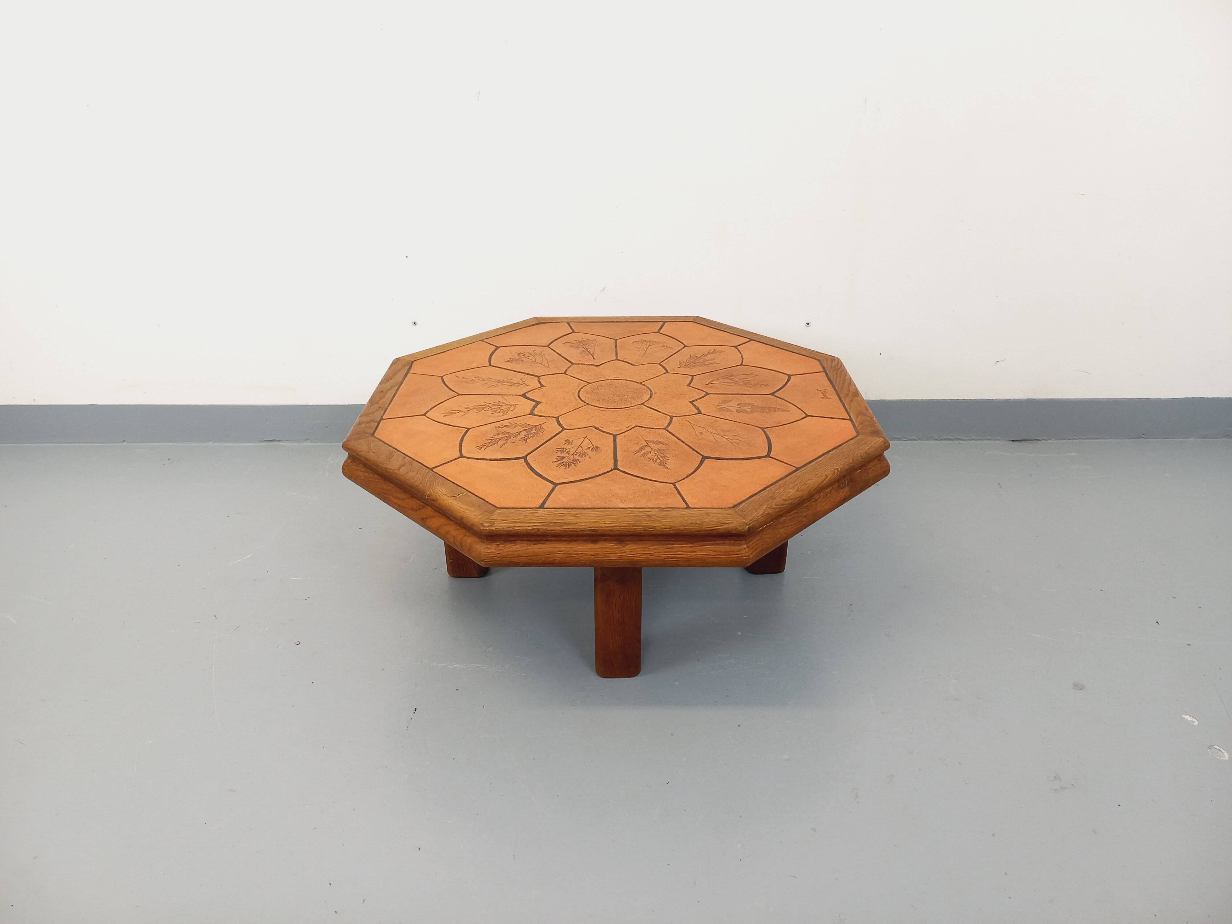 Octagonal coffee table Barrois with vintage herbarium patterns in oak and ceramic.