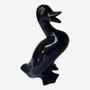 Duck statuette in black ceramic.