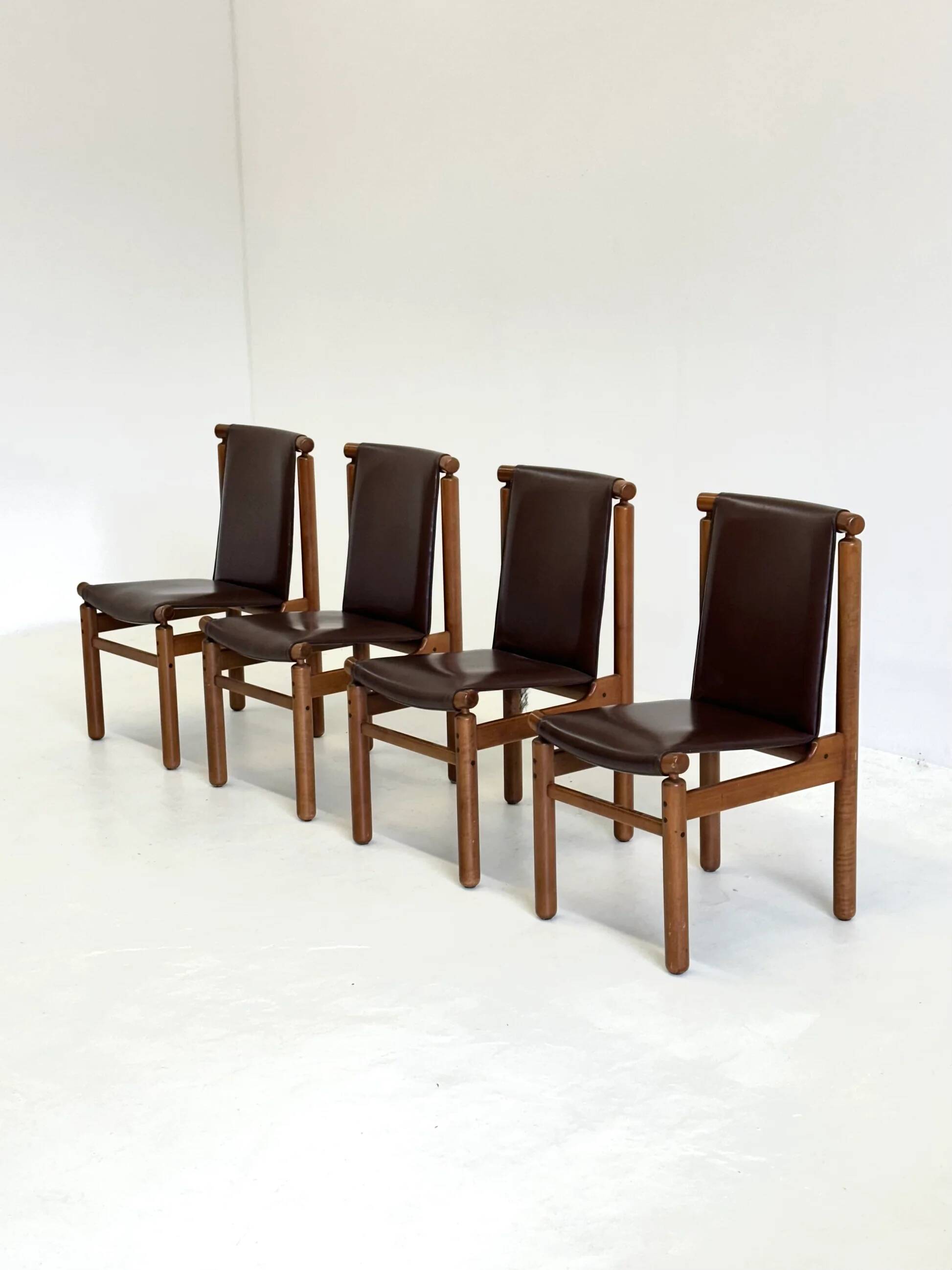 Set of Tapiovaara dining chairs by La Permanente Cantù