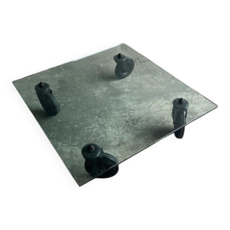 Gae Aulenti for Fontana Arte coffee table, transparent glass top with black cast-iron supports, 1980s