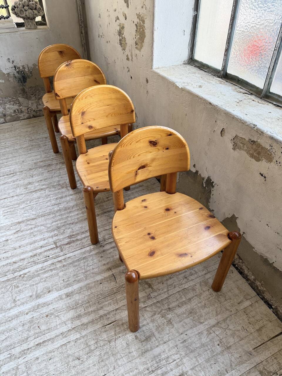 Set of 4 Daumiller pine chairs